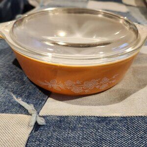 Vintage pyrex dish with lid